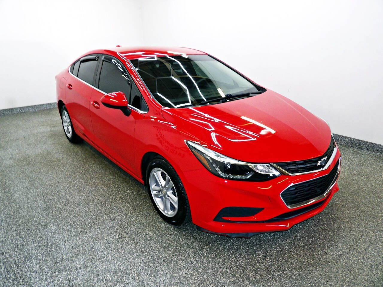 Used 2017 Chevrolet Cruze LT w/ Convenience Package FWD image 3