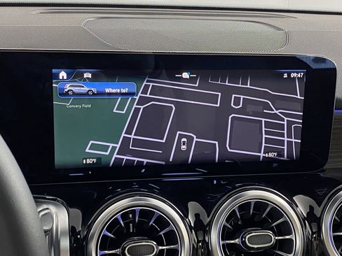 Used 2025 Mercedes-Benz GLB 250 4MATIC image 24