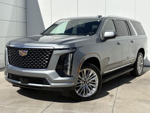 Certified 2025 Cadillac Escalade ESV Premium Luxury AWD/4WD image 2