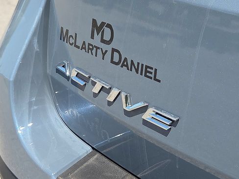 Used 2025 Ford Explorer Active AWD/4WD image 17