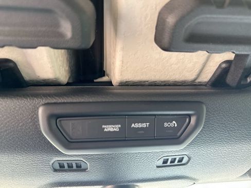 Used 2022 Jeep Gladiator Overland w/ Popular Equipment Package AWD/4WD image 19