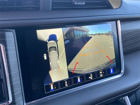 Used 2023 GMC Yukon Denali image 32