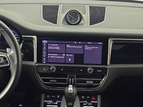 Certified 2022 Porsche Macan S AWD/4WD image 19