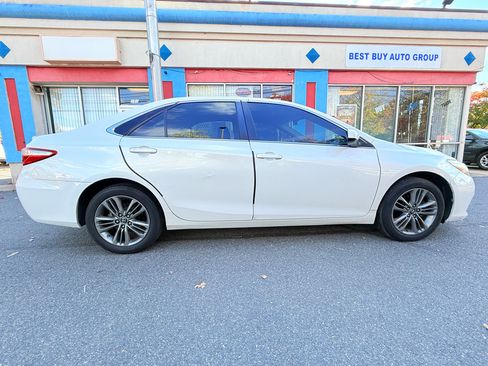 Used 2017 Toyota Camry SE image 11
