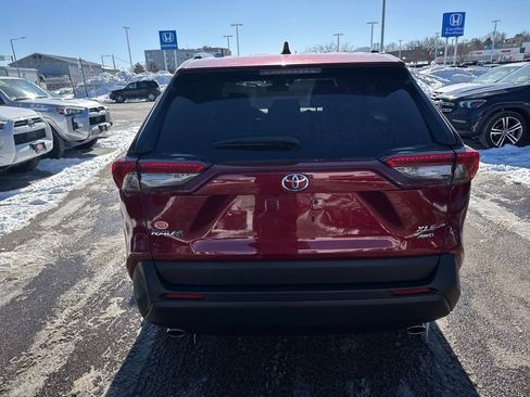 Used 2021 Toyota RAV4 XLE w/ Convenience Package image 6