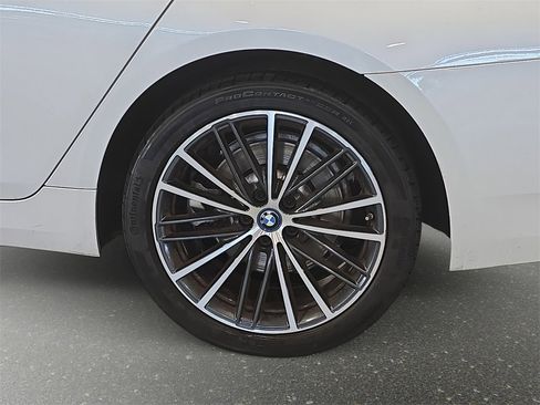 Used 2023 BMW 530e w/ Premium Package image 30