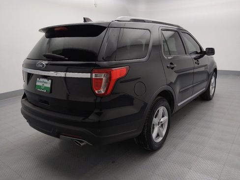Used 2018 Ford Explorer XLT image 9