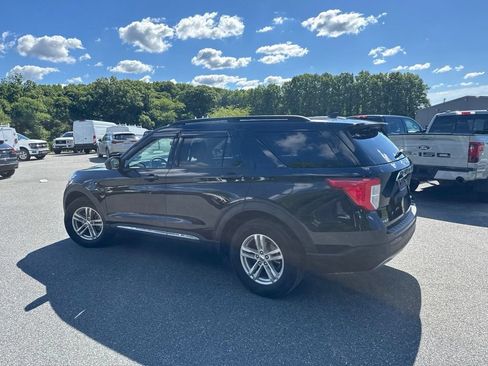 Used 2021 Ford Explorer XLT w/ Equipment Group 202A AWD/4WD image 4