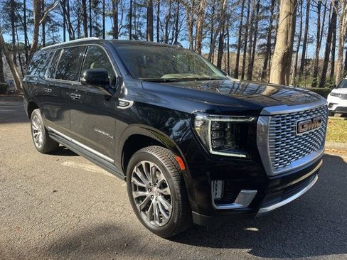 Used 2022 GMC Yukon XL Denali image 2