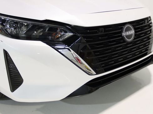 Used 2025 Nissan Sentra SV w/ SV Premium Package image 27