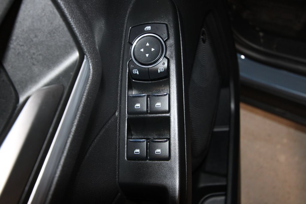 Used 2025 Ford Escape SE w/ PHEV Premium Package FWD image 6