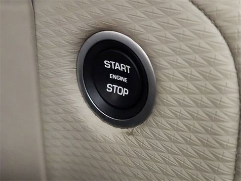 Used 2018 Land Rover Range Rover Velar R-Dynamic SE image 21