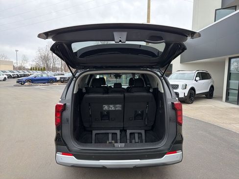 Certified 2025 Kia Carnival image 16