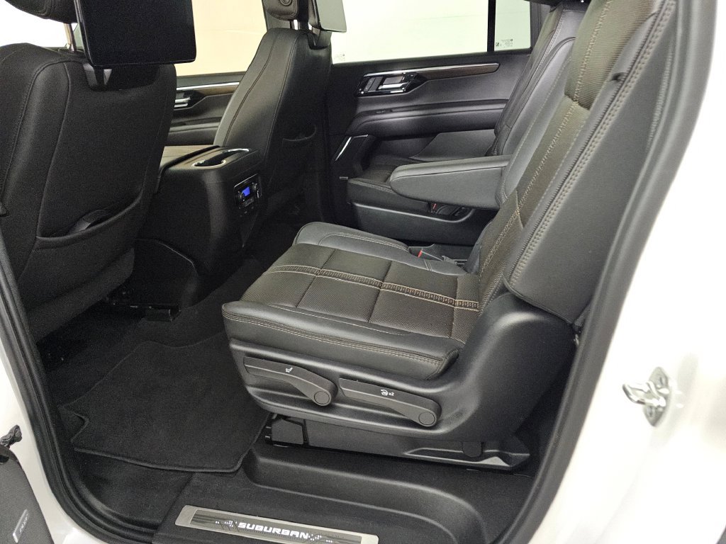 Used 2025 Chevrolet Suburban High Country AWD/4WD image 19