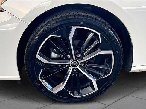 Certified 2025 Nissan Altima 2.5 SR image 10