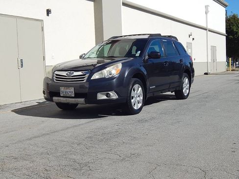 Used 2011 Subaru Outback 2.5i Limited w/ PWR Moonroof Pkg image 8