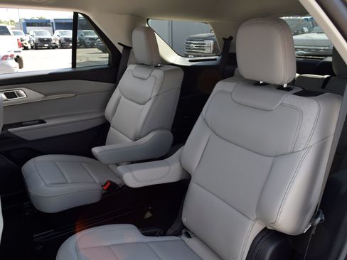 New 2026 Ford Explorer Active w/ Active Comfort Package RWD image 18