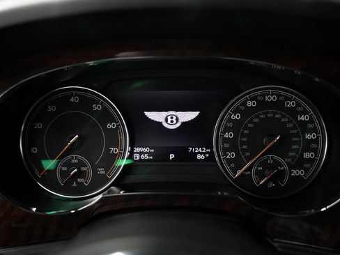 Used 2018 Bentley Bentayga Onyx Edition AWD/4WD image 42