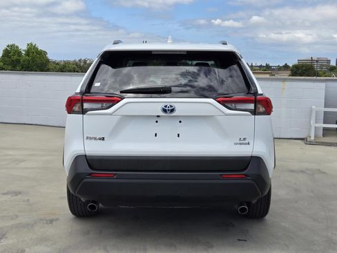 Used 2024 Toyota RAV4 LE AWD/4WD image 5