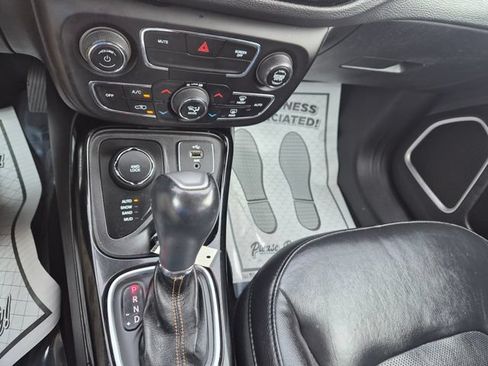 Used 2018 Jeep Compass Limited AWD/4WD image 19