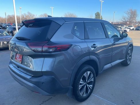 Used 2023 Nissan Rogue SV image 6