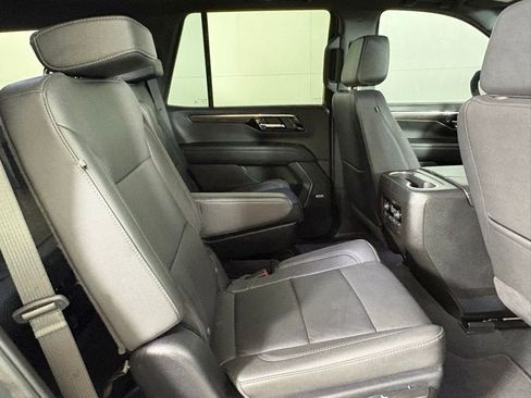 Used 2025 Chevrolet Tahoe Z71 w/ Comfort Package AWD/4WD image 16