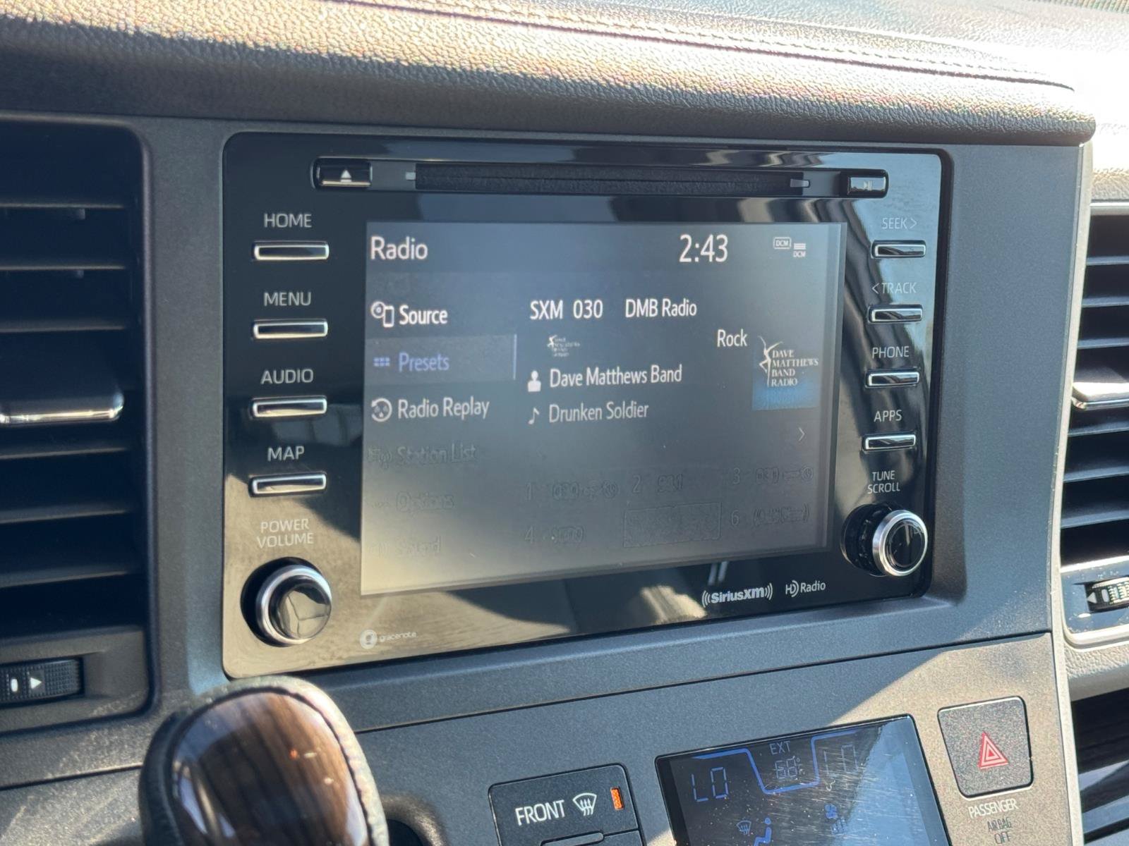 Used 2020 Toyota Sienna XLE w/ XLE Navigation Package AWD/4WD image 15