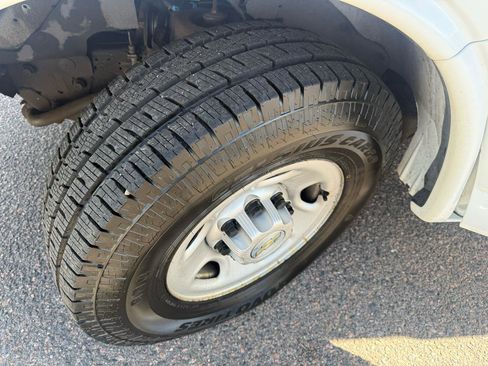 Used 2010 Chevrolet Express 2500 image 28