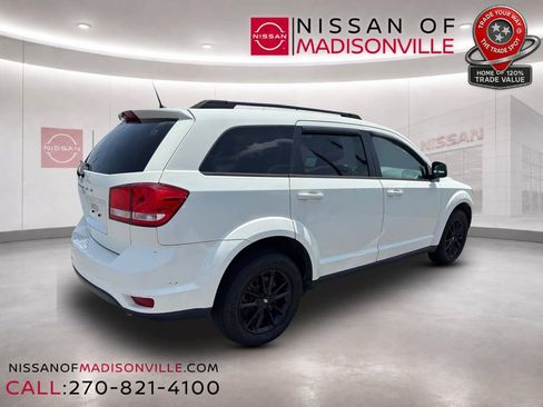 Used 2019 Dodge Journey SE w/ Connectivity Group FWD image 2