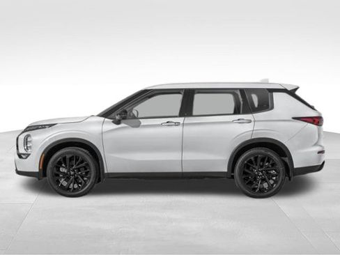 Used 2024 Mitsubishi Outlander SE Black Edition FWD image 6