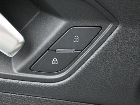 Certified 2025 Audi Q3 2.0T Premium w/ Convenience Package image 15