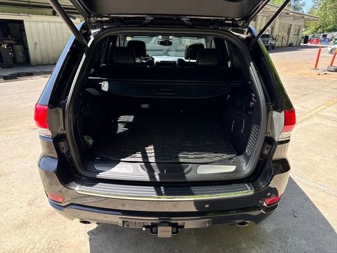 Used 2018 Jeep Grand Cherokee Overland AWD/4WD image 12