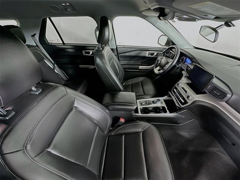 Used 2023 Ford Explorer XLT w/ Equipment Group 202A image 27