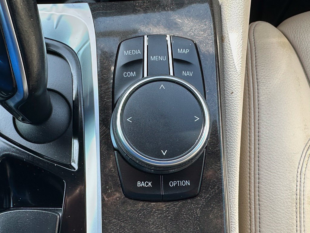Used 2018 BMW 530e RWD image 28