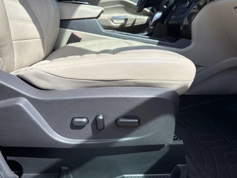 Used 2019 Ford Escape Titanium image 17