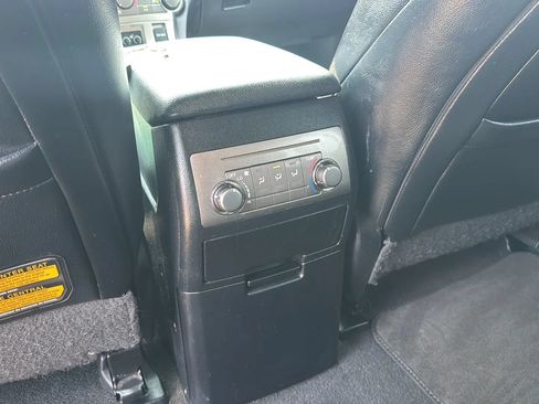Used 2012 Toyota Highlander SE w/ Tow Pkg FWD image 30