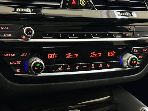 Used 2022 BMW 530e w/ Premium Package image 20