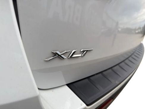 Used 2022 Ford Explorer XLT w/ Equipment Group 202A AWD/4WD image 9