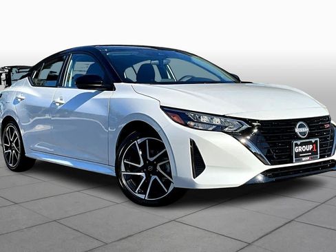 New 2025 Nissan Sentra SR image 2