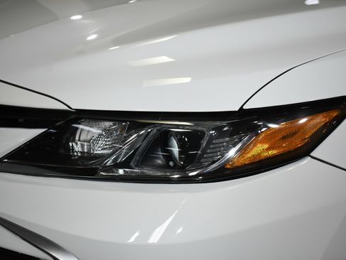 Used 2021 Toyota Camry LE image 57