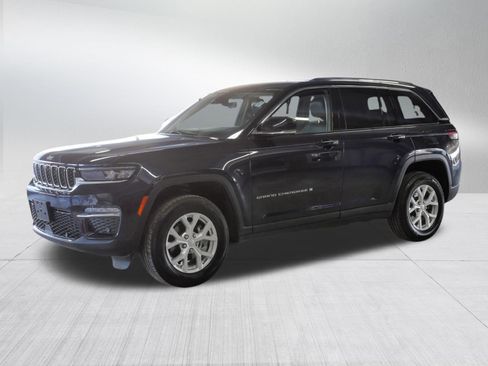 Used 2023 Jeep Grand Cherokee Limited w/ Luxury Tech Group II image 3
