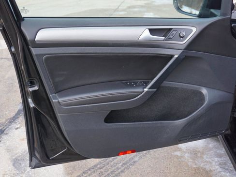 Used 2016 Volkswagen Golf Limited Edition image 27