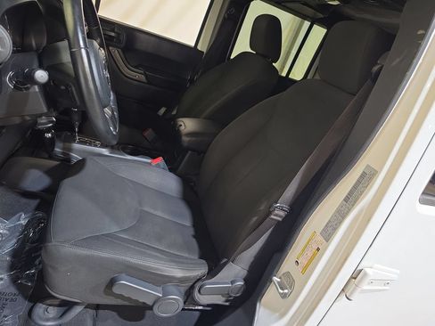 Used 2018 Jeep Wrangler Unlimited Sport S AWD/4WD image 13