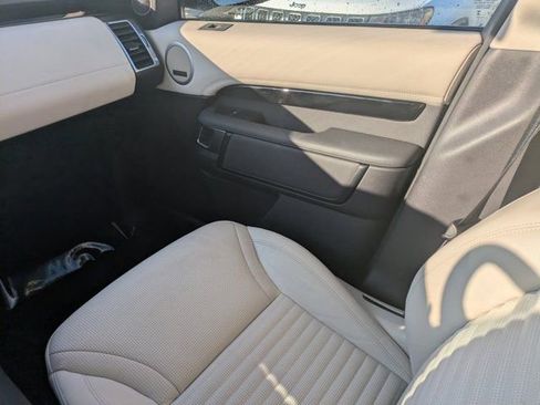 Used 2025 Land Rover Discovery S image 14