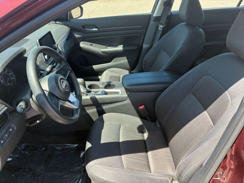 Used 2025 Nissan Altima 2.5 SV FWD image 27