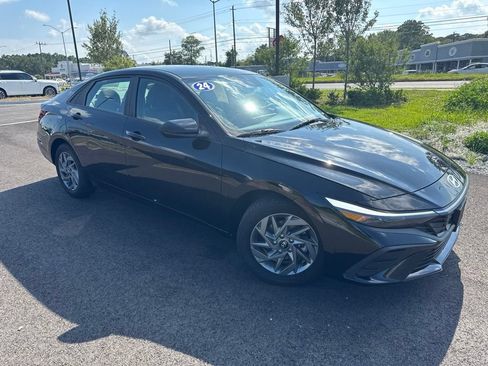 Used 2024 Hyundai Elantra SEL FWD image 10