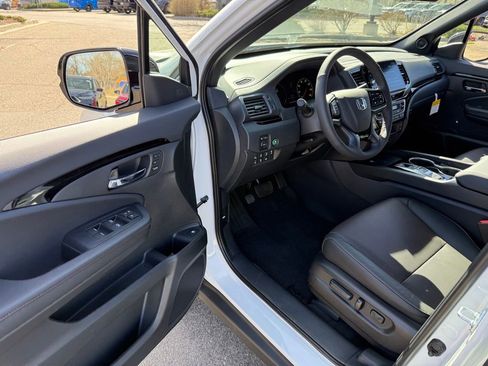 New 2026 Honda Ridgeline Black Edition image 12