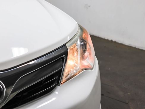 Used 2014 Toyota Camry LE FWD image 7