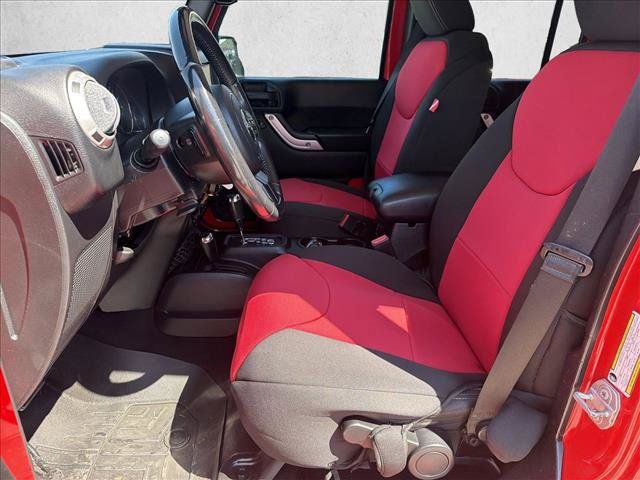 Used 2018 Jeep Wrangler Unlimited Sahara w/ Connectivity Group AWD/4WD image 10