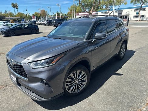Used 2021 Toyota Highlander Platinum AWD/4WD image 1